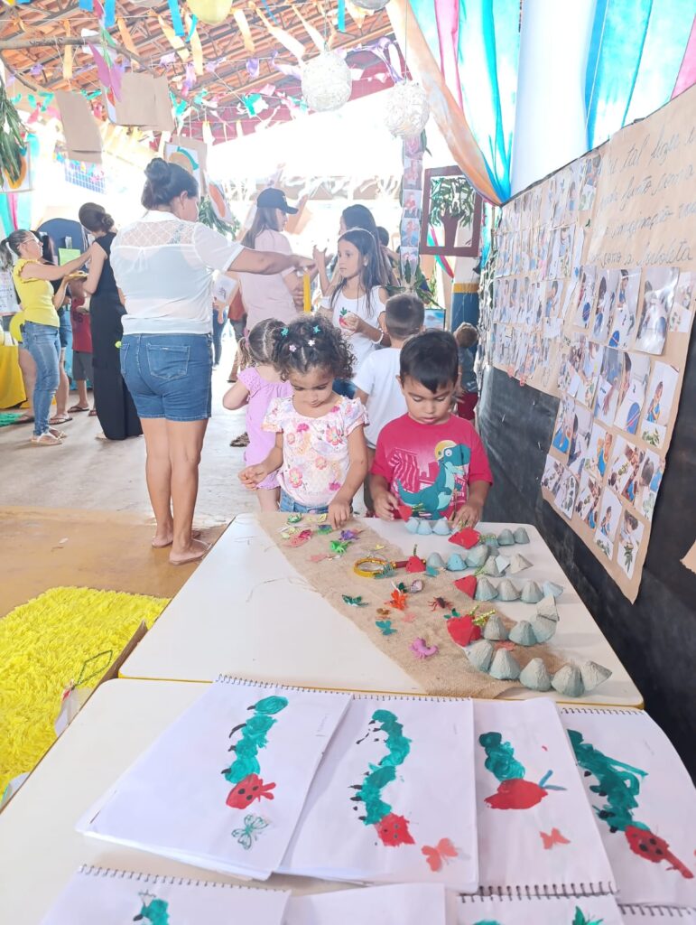 Tacuru - 2ª Mostra Pedagógica CEI Prof.ª Cláudia do Nascimento: "Toda Criança Tem o Direito de Perguntar e Explorar"