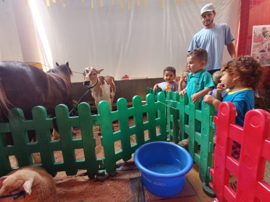 Tacuru - 2ª Mostra Pedagógica CEI Prof.ª Cláudia do Nascimento: "Toda Criança Tem o Direito de Perguntar e Explorar"