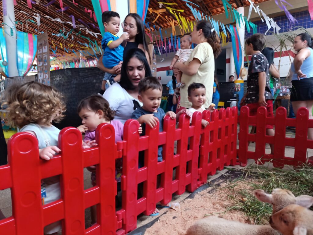 Tacuru - 2ª Mostra Pedagógica CEI Prof.ª Cláudia do Nascimento: "Toda Criança Tem o Direito de Perguntar e Explorar"