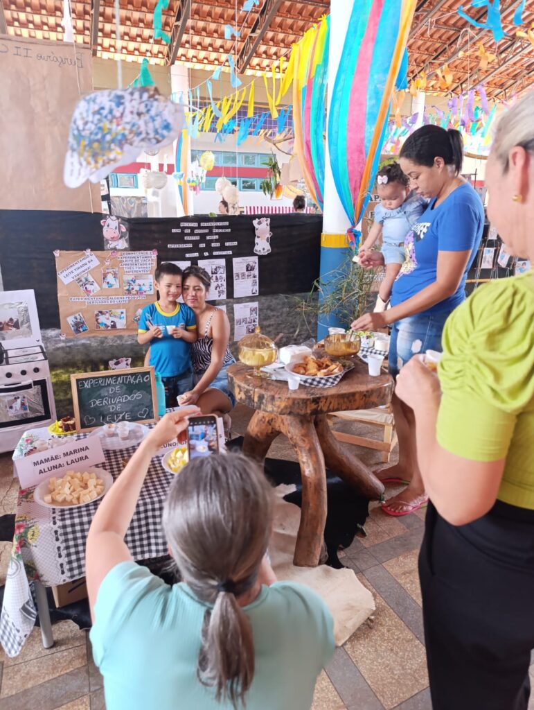 Tacuru - 2ª Mostra Pedagógica CEI Prof.ª Cláudia do Nascimento: "Toda Criança Tem o Direito de Perguntar e Explorar"