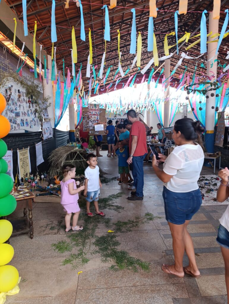 Tacuru - 2ª Mostra Pedagógica CEI Prof.ª Cláudia do Nascimento: "Toda Criança Tem o Direito de Perguntar e Explorar"