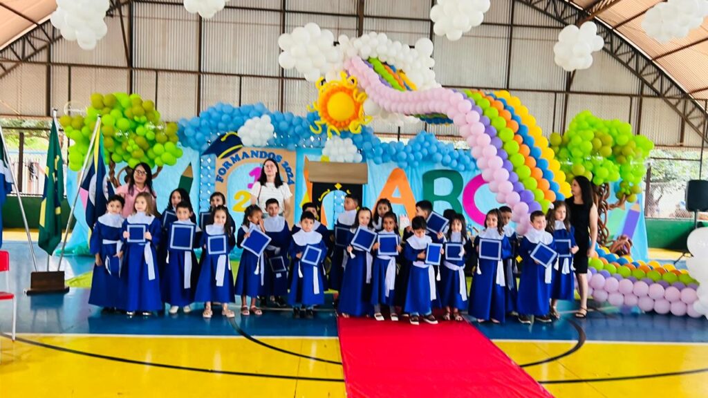 Festa de formatura é realizada na Escola Municipal Dr. Mitsuro Saito, em Paranhos