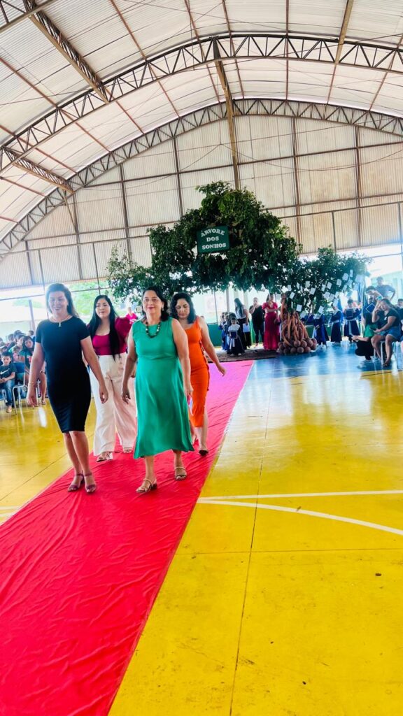 Festa de formatura é realizada na Escola Municipal Dr. Mitsuro Saito, em Paranhos