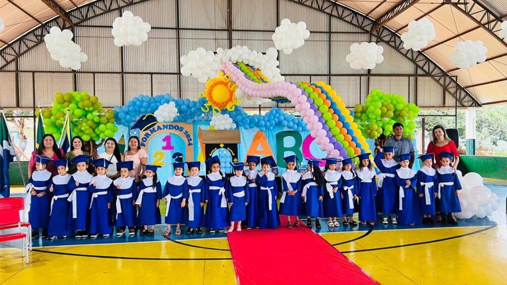 Festa de formatura é realizada na Escola Municipal Dr. Mitsuro Saito, em Paranhos