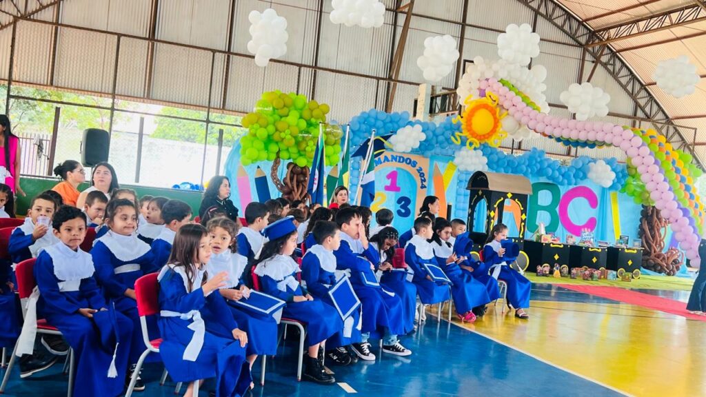 Festa de formatura é realizada na Escola Municipal Dr. Mitsuro Saito, em Paranhos