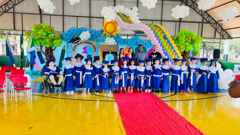 Festa de formatura é realizada na Escola Municipal Dr. Mitsuro Saito, em Paranhos