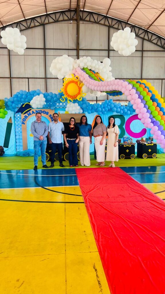 Festa de formatura é realizada na Escola Municipal Dr. Mitsuro Saito, em Paranhos