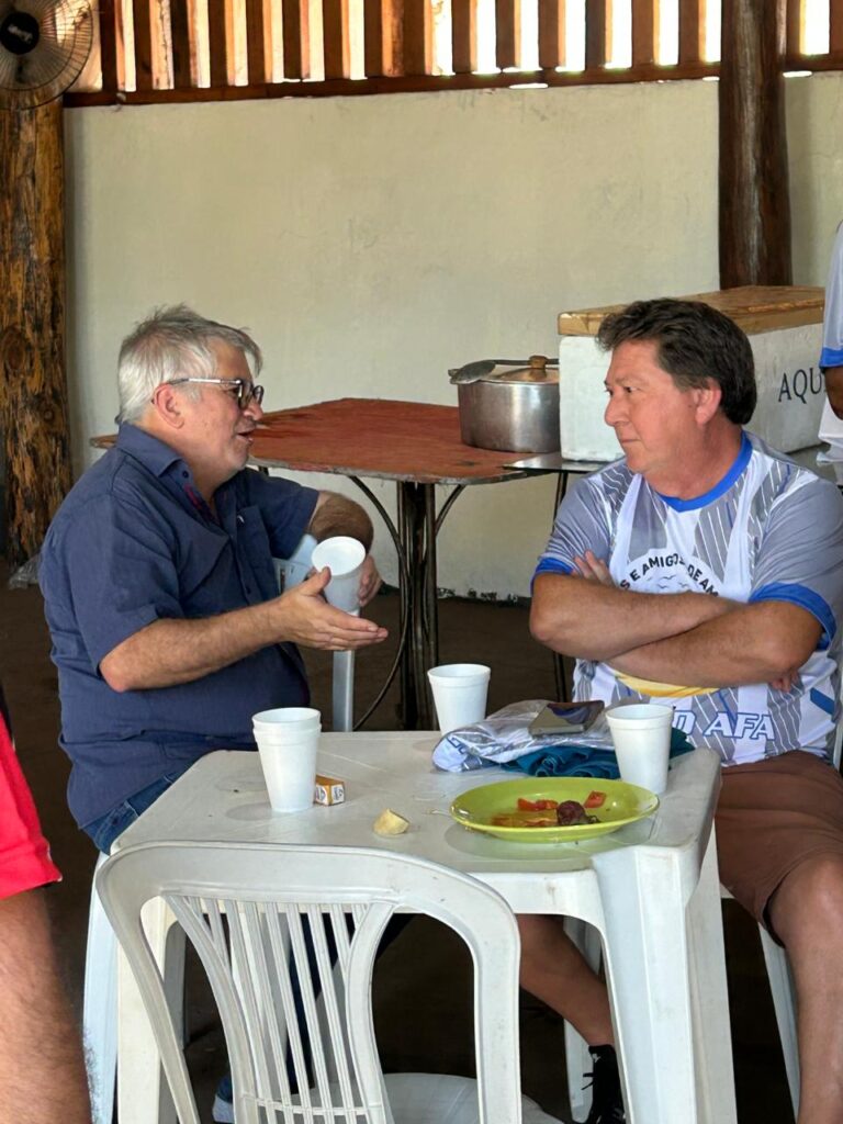 Grupo Filhos e Amigos de Amambai realiza confraternização