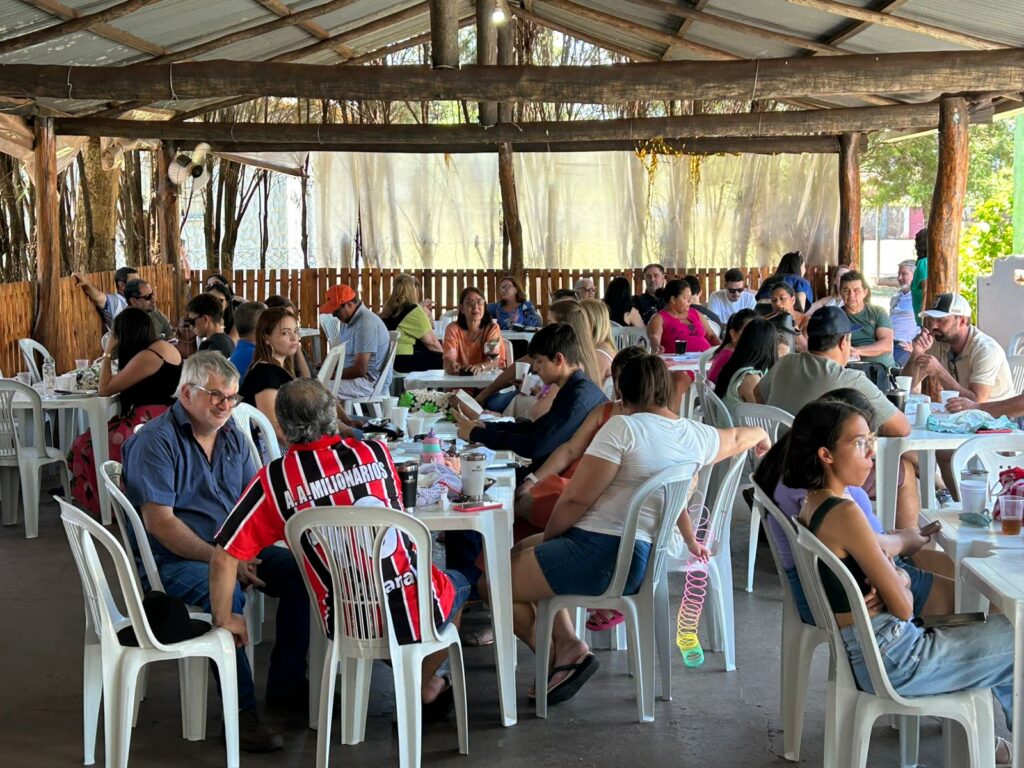 Grupo Filhos e Amigos de Amambai realiza confraternização