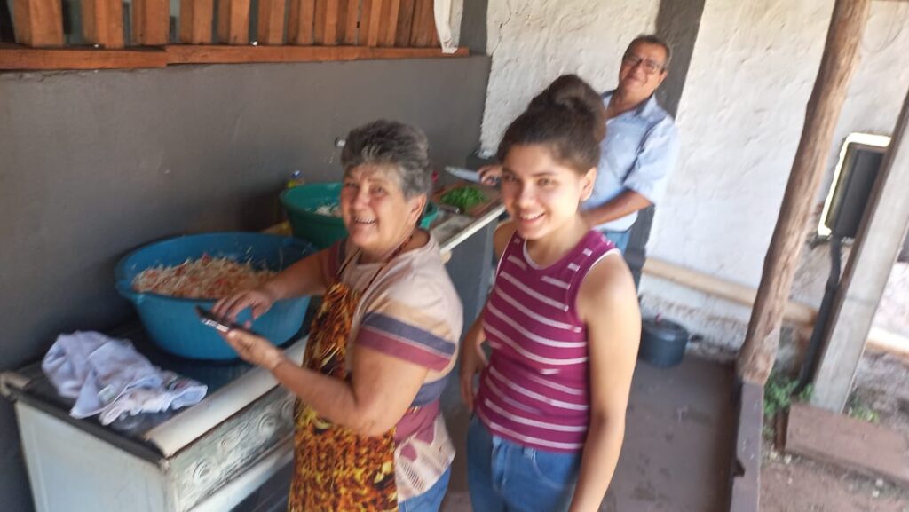 Grupo Filhos e Amigos de Amambai realiza confraternização