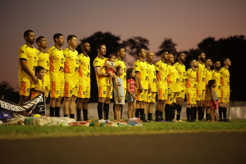 5° Jogo Beneficente Amigos do Alisson x Amigos do Rogério é realizado em Naviraí