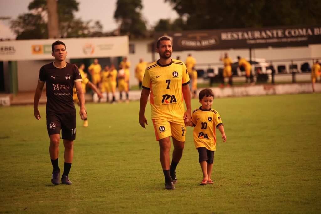 5° Jogo Beneficente Amigos do Alisson x Amigos do Rogério é realizado em Naviraí