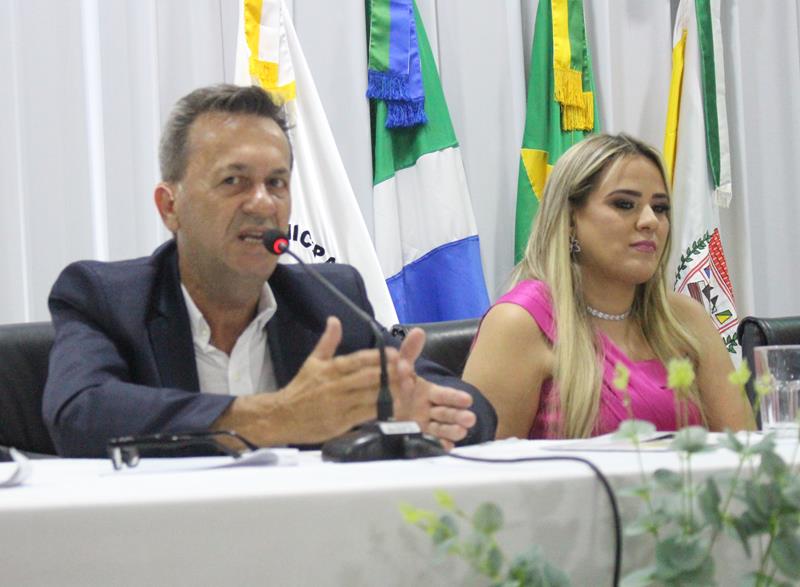 Em ato de posse, prefeita Niágara apresenta secretariado e fala sobre metas em Coronel Sapucaia