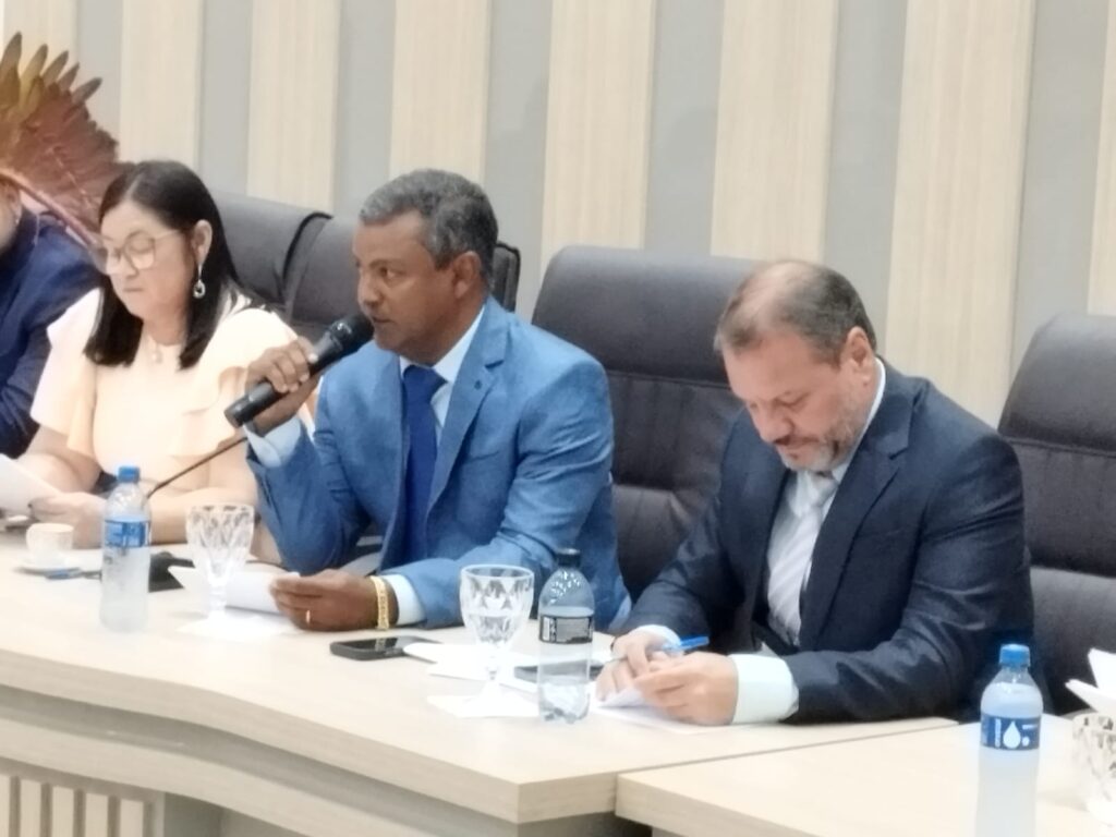 Cerimônia de posse em Paranhos: vereadores assumem cargos no Legislativo Municipal