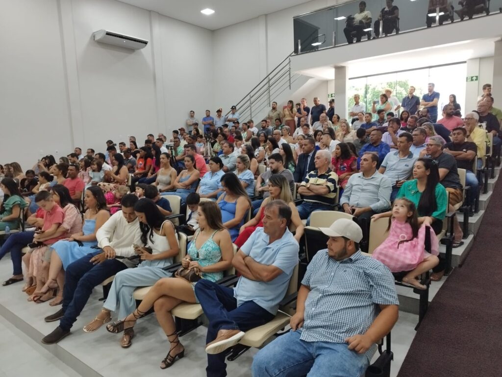 Cerimônia de posse em Paranhos: vereadores assumem cargos no Legislativo Municipal