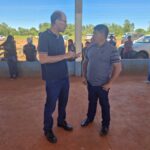 Prefeito Sérgio Barbosa participa de reunião na Aldeia Limão Verde em busca de solução para crise de lideranças