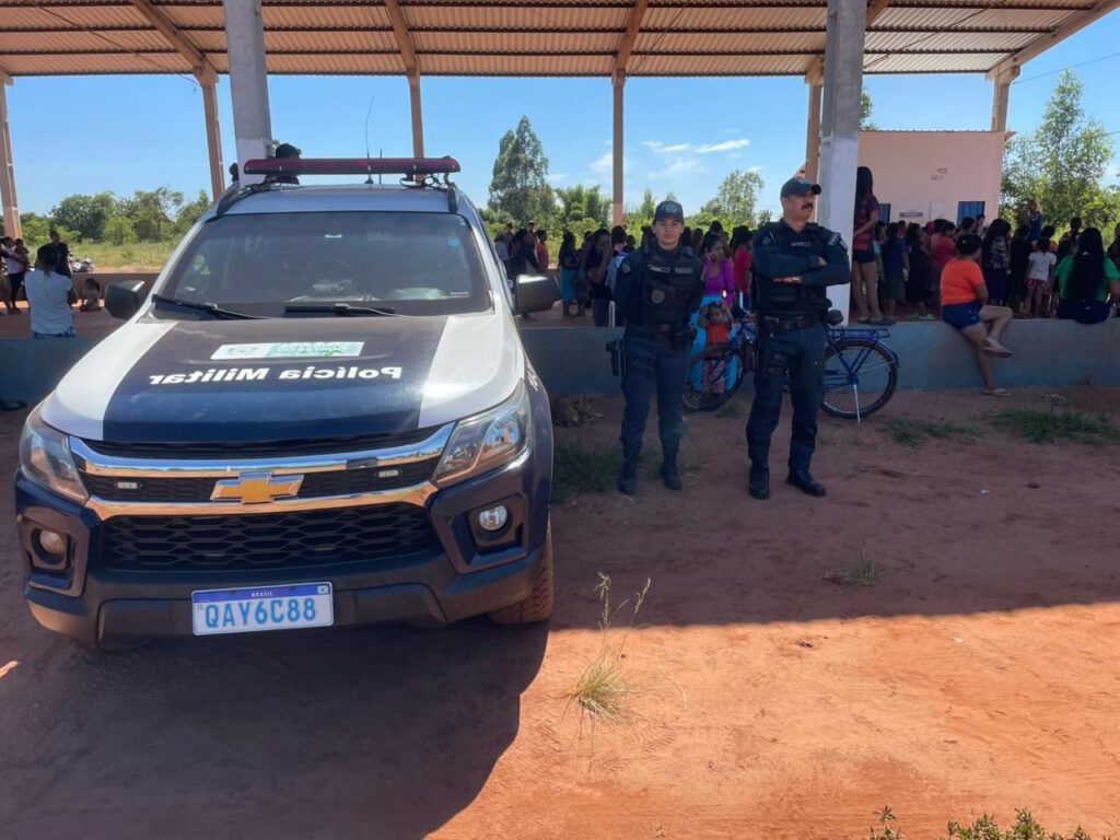 Polícia Militar garante segurança durante entrega de cestas básicas na Aldeia Limão Verde