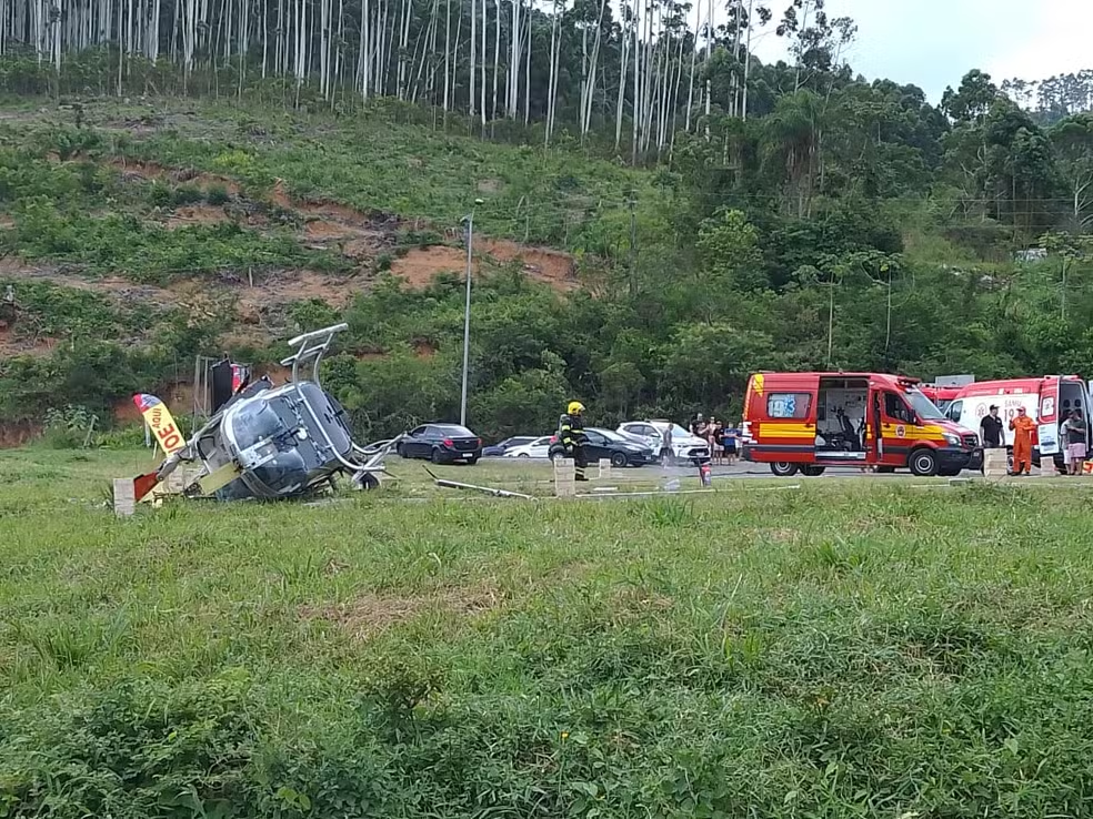 Helicóptero cai com cinco pessoas a bordo em SC