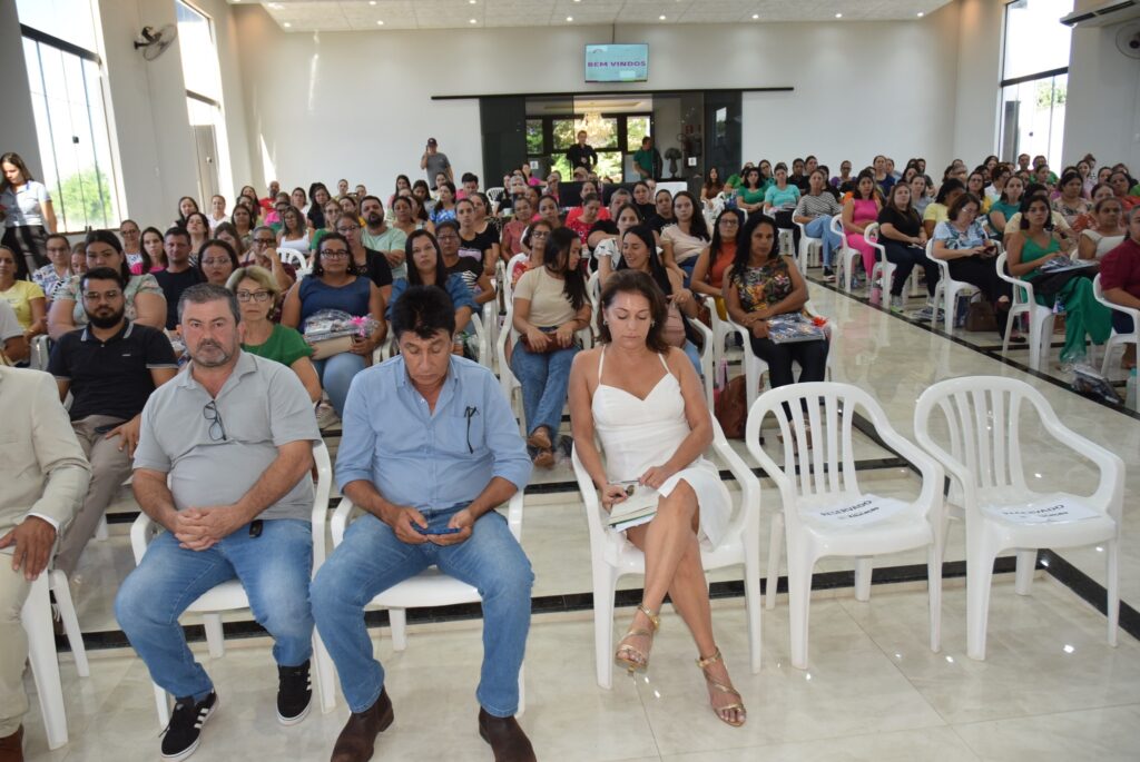 Secretaria de Educação de Iguatemi promove palestra para capacitação dos profissionais que atuam na área educacional