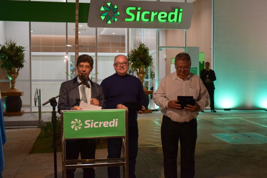 Cooperativa Sicredi inaugura nova agência em Iguatemi, com a presença do prefeito Lídio Ledesma e autoridades municipais