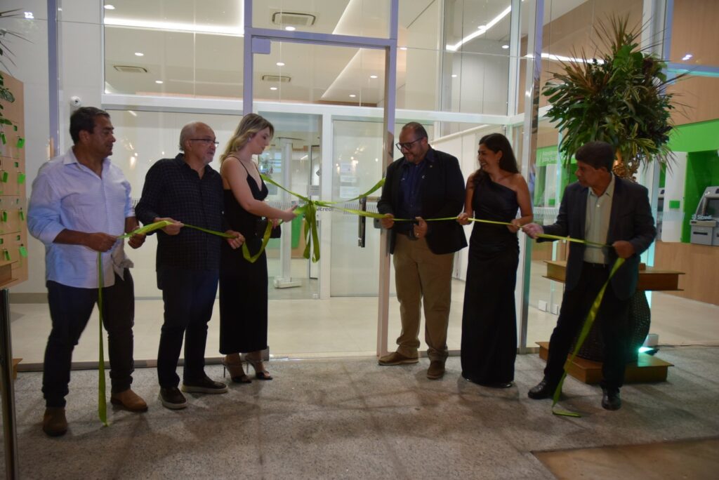 Cooperativa Sicredi inaugura nova agência em Iguatemi, com a presença do prefeito Lídio Ledesma e autoridades municipais