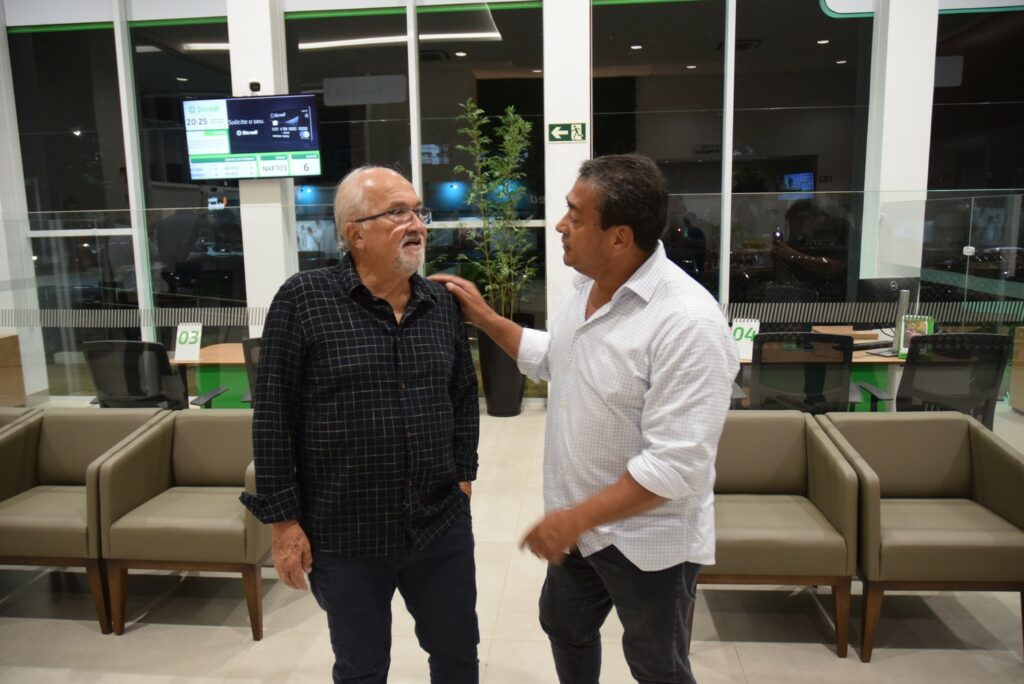 Cooperativa Sicredi inaugura nova agência em Iguatemi, com a presença do prefeito Lídio Ledesma e autoridades municipais