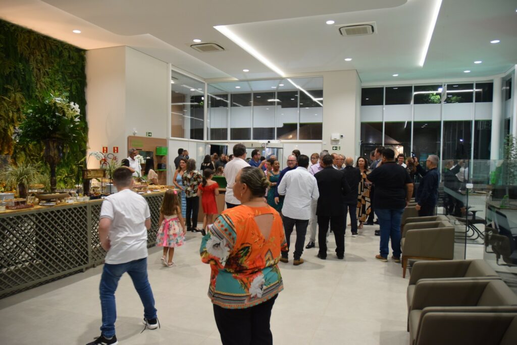 Cooperativa Sicredi inaugura nova agência em Iguatemi, com a presença do prefeito Lídio Ledesma e autoridades municipais