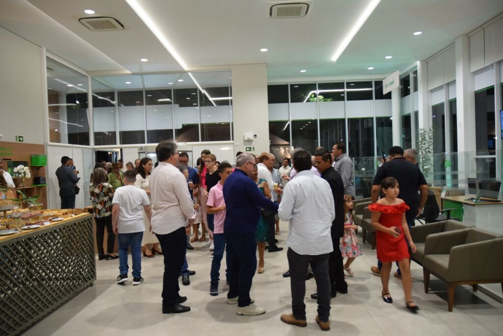 Cooperativa Sicredi inaugura nova agência em Iguatemi, com a presença do prefeito Lídio Ledesma e autoridades municipais