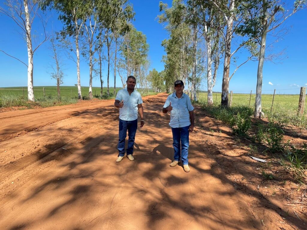 Vereadores Chacal e Joãozinho de Quadra vistoriam estrada rural em Paranhos