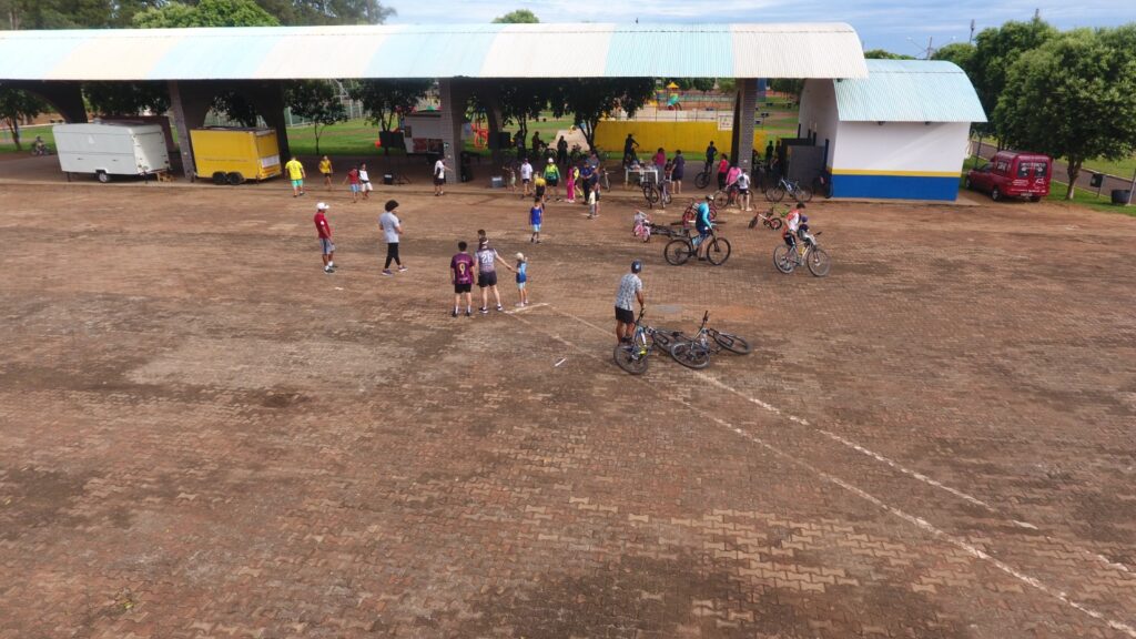 1º Passeio Ciclístico "Volta às Aulas" movimentou pais e estudantes em Iguatemi