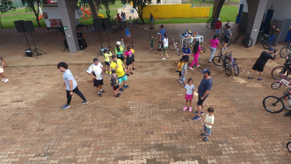 1º Passeio Ciclístico "Volta às Aulas" movimentou pais e estudantes em Iguatemi