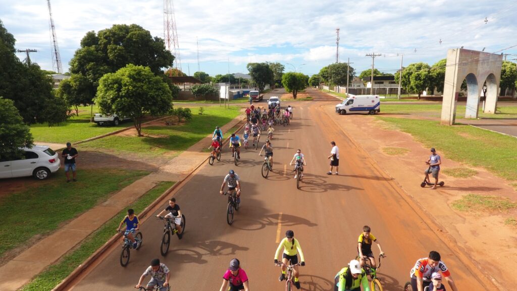 1º Passeio Ciclístico "Volta às Aulas" movimentou pais e estudantes em Iguatemi