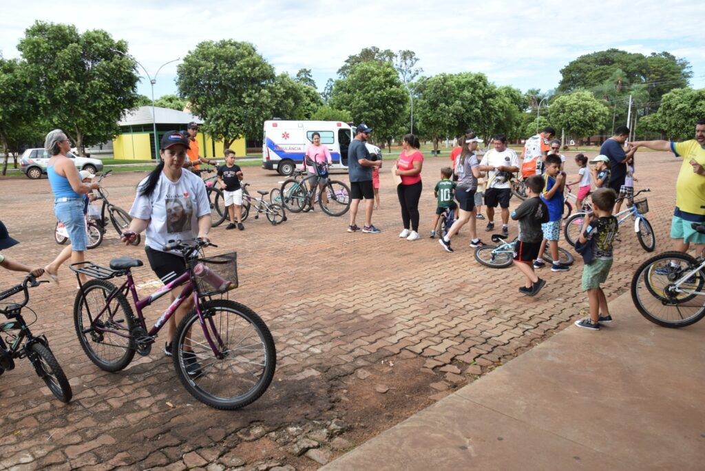 1º Passeio Ciclístico "Volta às Aulas" movimentou pais e estudantes em Iguatemi