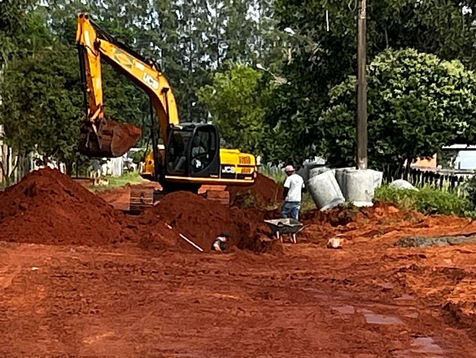 Japorã: Secretaria de Infraestrutura acompanha obra de drenagem e pavimentação em Jacareí