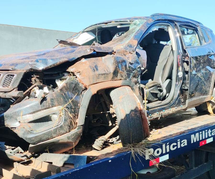 Motorista morre após capotar carro carregado de drogas ao tentar fugir do BOPE em Paranhos