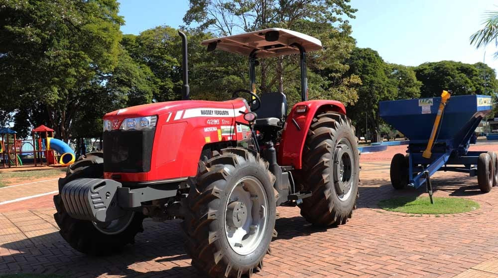 Prefeitura de Amambai recebeu 10 maquinários do Governo do Estado para atender agricultura familiar do município