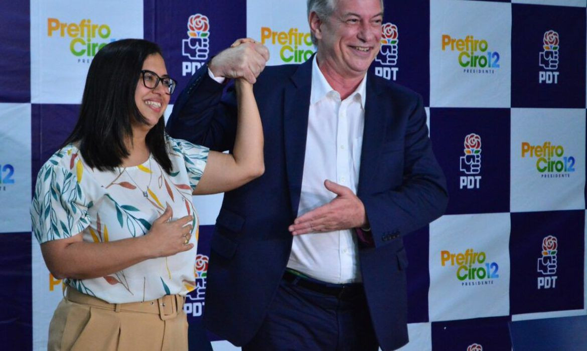 PDT escolhe Ana Paula Matos para ser vice em chapa de Ciro Gomes PDT escolhe Ana Paula Matos para ser vice em chapa de Ciro Gomes