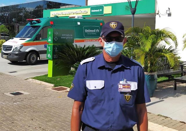 “Era uma vida em risco e se eu posso ajudar, vou fazer isso, seja quem for”, diz vigilante que ajudou salvar criança convulsionada no Hospital Unimed CG