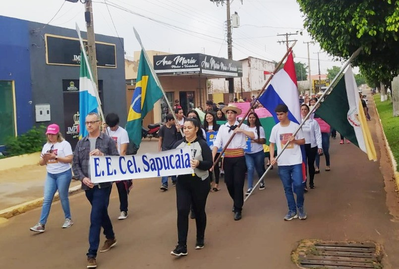 Estudantes da Escola Estadual Coronel Sapucaia realizaram a Primeira Marcha das Juventudes Fronteiriça