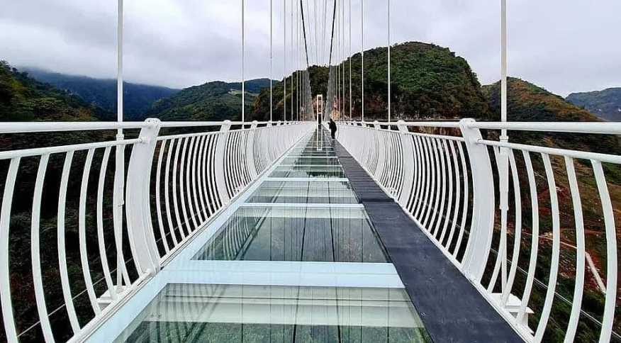 Ponte de vidro mais longa do mundo fica no Vietnã e ganha recorde do Guinness