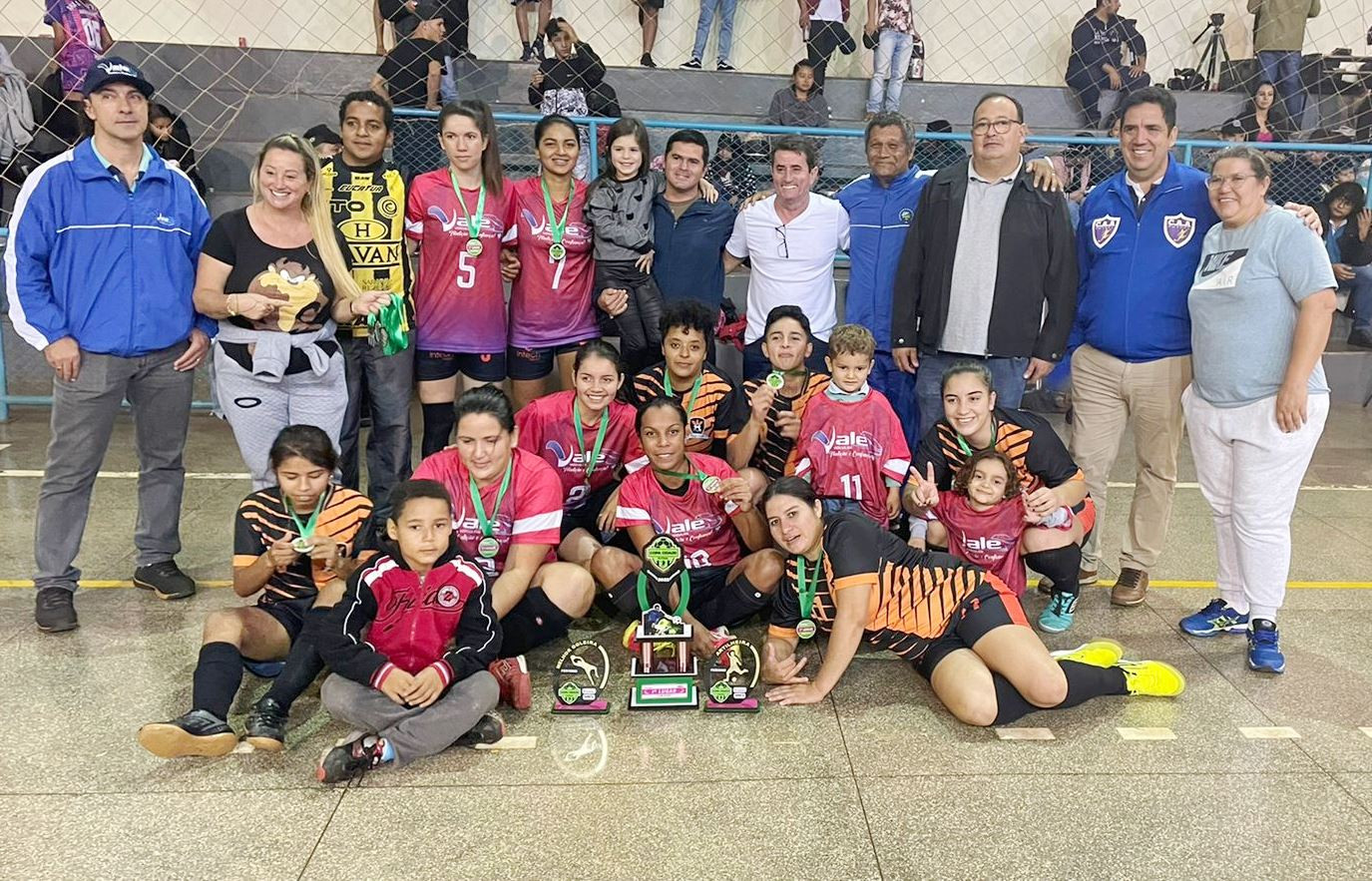 Com ginásio lotado, Sedesc encerrou com “chave de ouro” a 1ª Copa Cidade de Futsal em Amambai