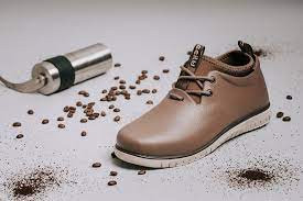 Borra de café é usada para fazer sapatos