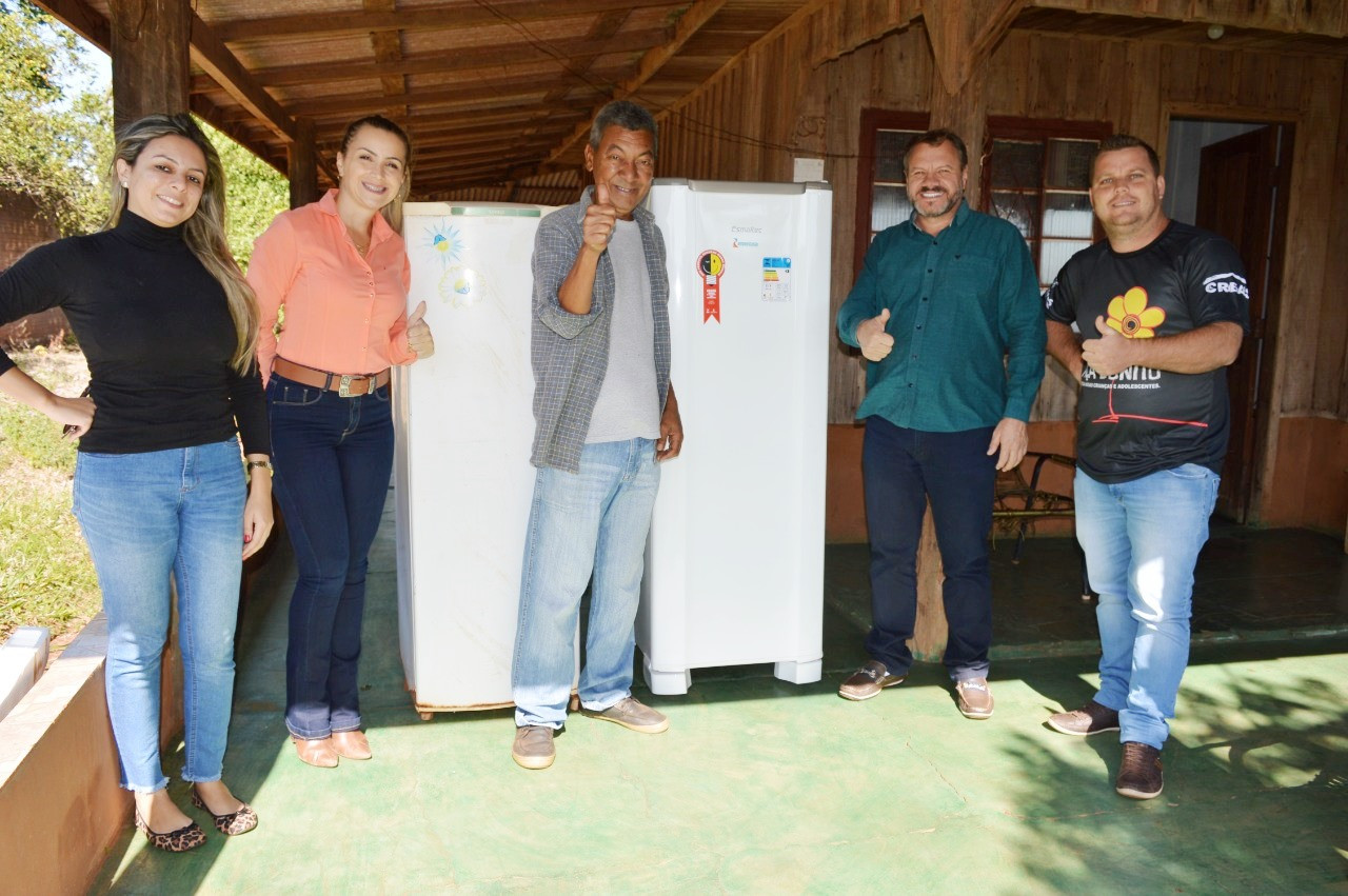 Prefeitura de Paranhos/Assistência Social e Energisa fazem entregas de geladeiras sorteadas