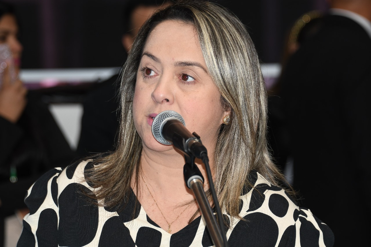Lia Nogueira vota favorável ao reajuste salarial dos professores