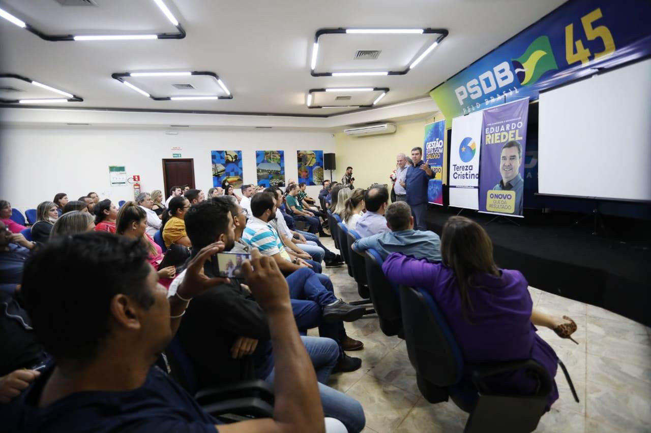 ‘A saúde será nossa prioridade’, garante Riedel em reunião com secretários municipais de saúde ‘A saúde será nossa prioridade’, garante Riedel em reunião com secretários municipais de saúde