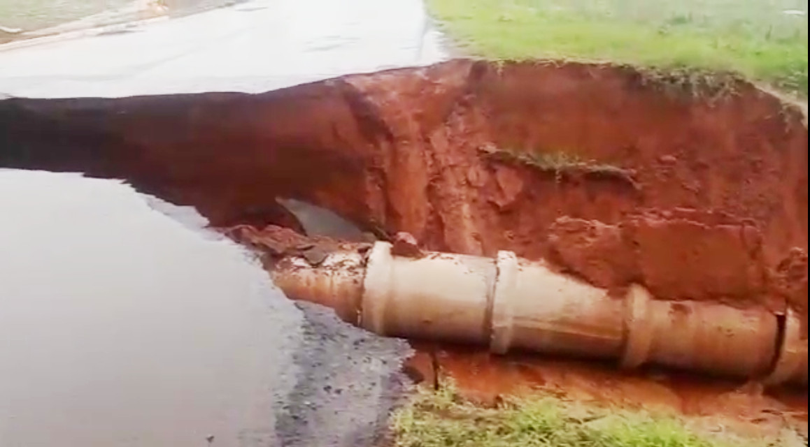 Cratera corta rodovia e interdita tráfego na MS-180 entre Iguatemi e Juti
