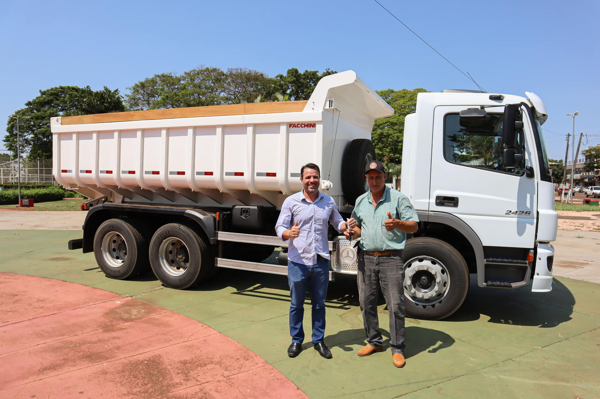 Em menos de 30 dias, prefeitura de Caarapó incorpora 2º caminhão novo à frota da Secretaria de Obras