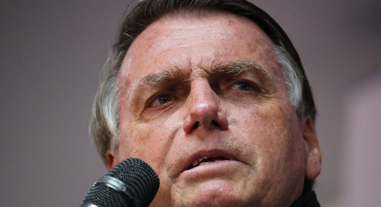 'Forças Armadas são o último obstáculo para o socialismo', diz Bolsonaro