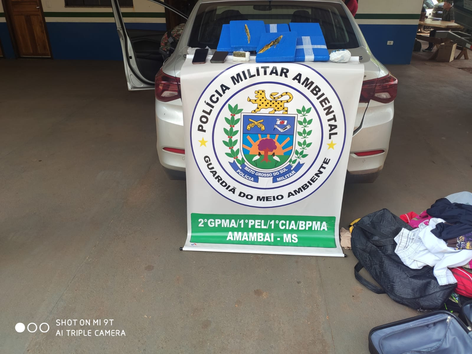 PMA prende dois traficantes catarinenses transportando 12,5 kg de maconha em táxi em Amambai