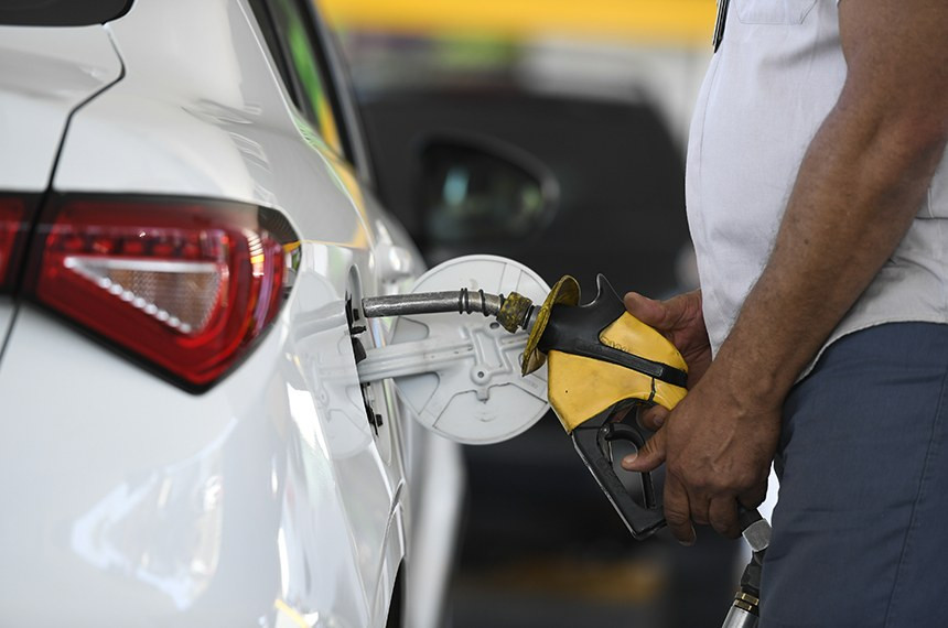 Litro da gasolina comum varia de R$ 5,71 a R$ 5,83 em Amambai Litro da gasolina comum varia de R$ 5,71 a R$ 5,83 em Amambai